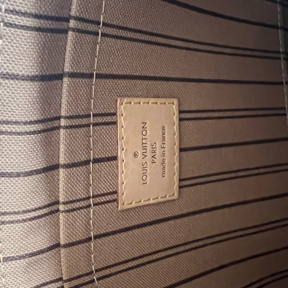 Louis Vuitton Monogram Neverfull
Pouch, NEW, 100% authentic, beige Interior - Picture 9 of 14
